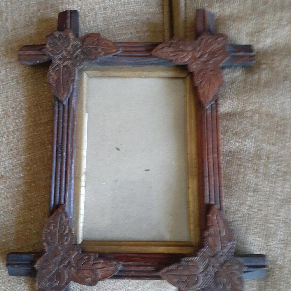 Vintage Tramp Art Wood Frame, hand carved wood corner Leaves, w/ glass